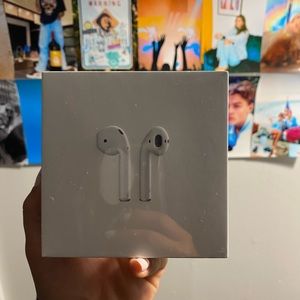 Apple Airpods with Charging Case